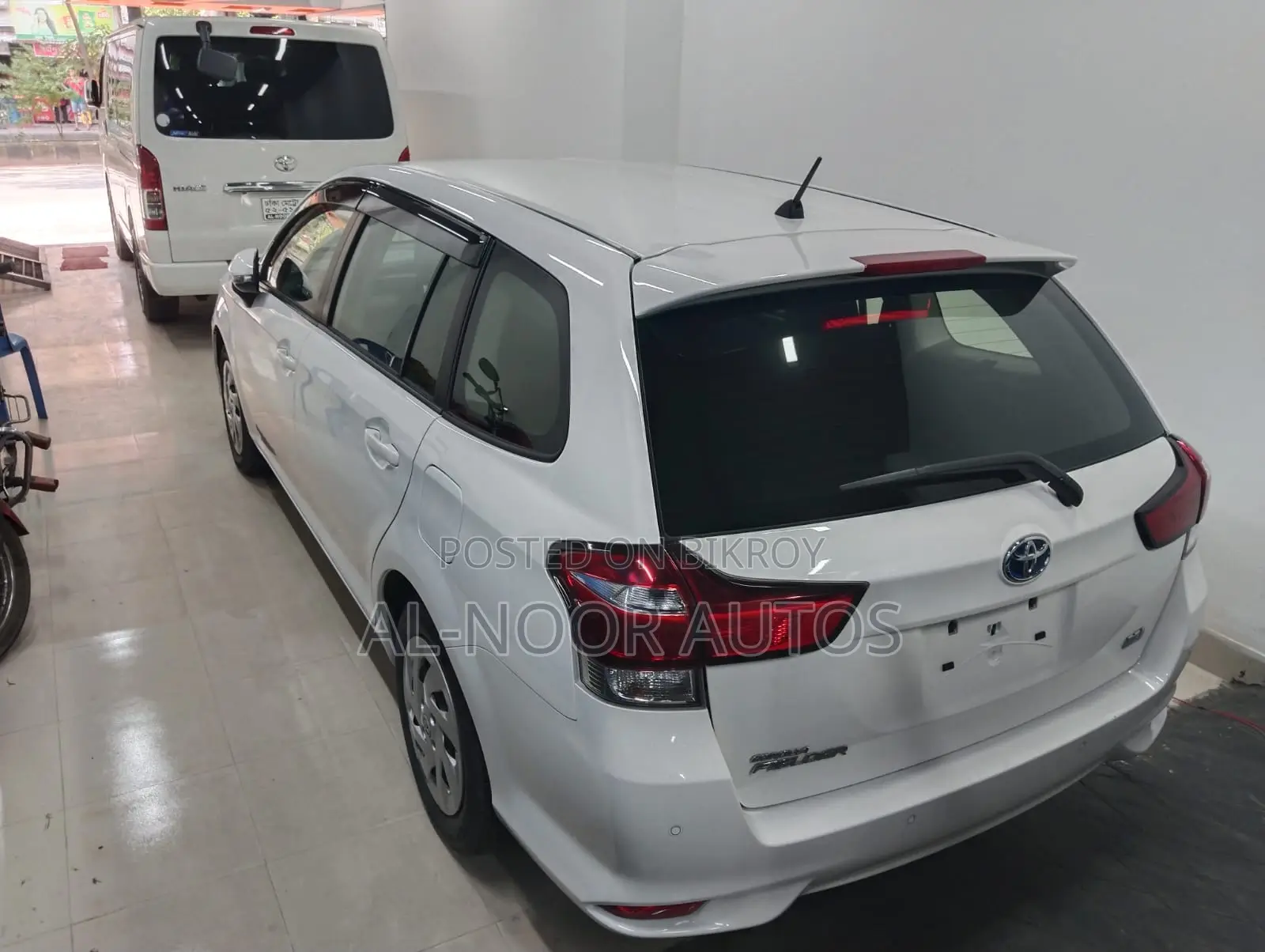 Toyota Corolla Fielder 1.5 Hybrid FWD 2021 White