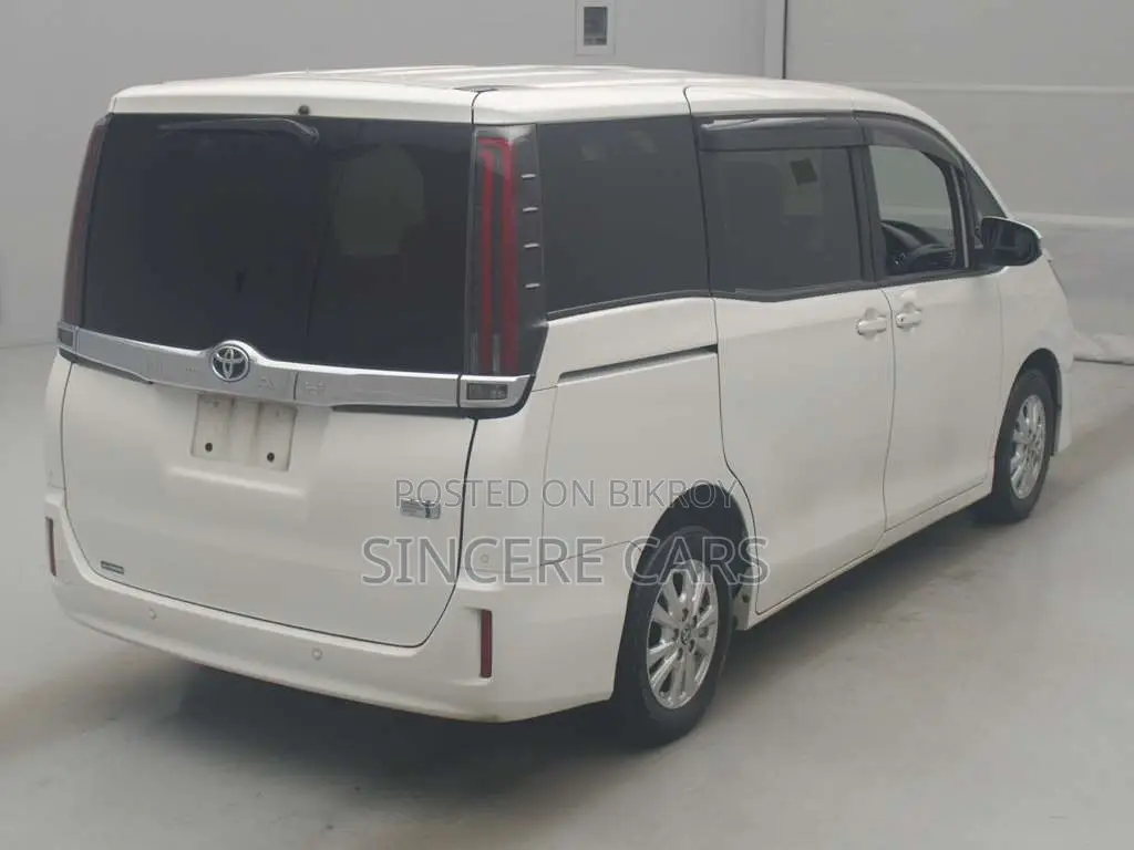 Toyota Noah 2021 Pearl