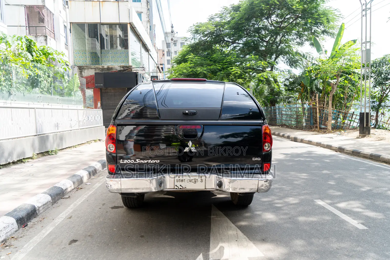 মিতসুবিশি এল২০০ ২০১০ কালো ফোর হুইল ড্রাইভ