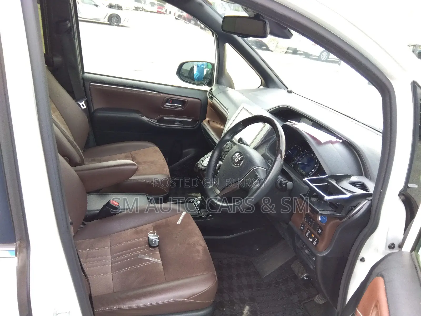 Toyota Esquire 1.8 FWD Hybrid (7 seater) 2020 Pearl