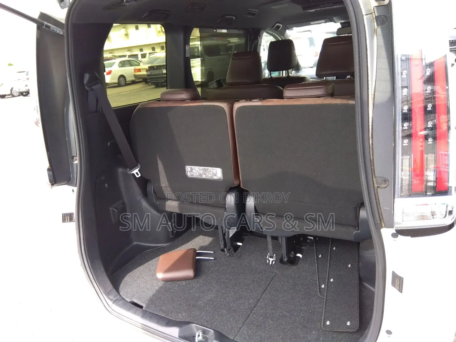 Toyota Esquire 1.8 FWD Hybrid (7 seater) 2020 Pearl