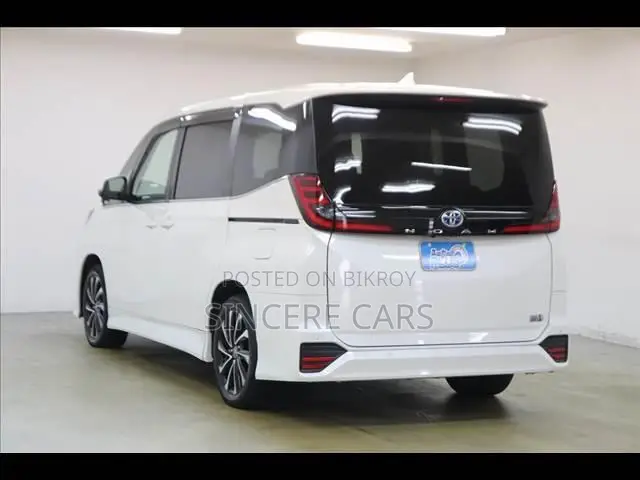 Toyota Noah 2023 Pearl