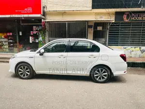 Toyota Axio 1.5 Hybrid 2WD 2016 White