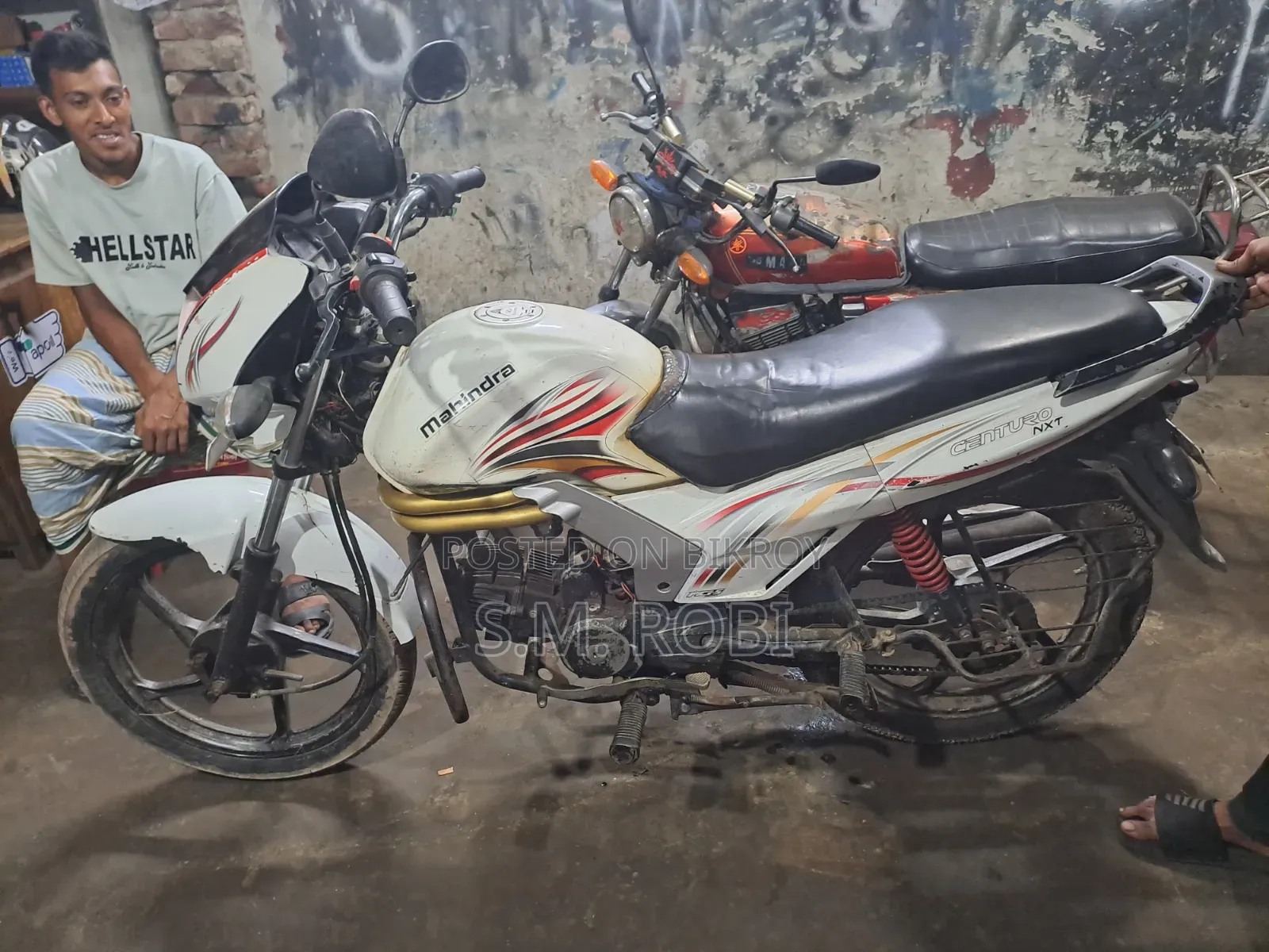 Mahindra Gusto 125 2016 White