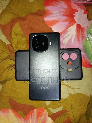 আইকিউওও ২৫৬ জিবি ব্ল্যাক