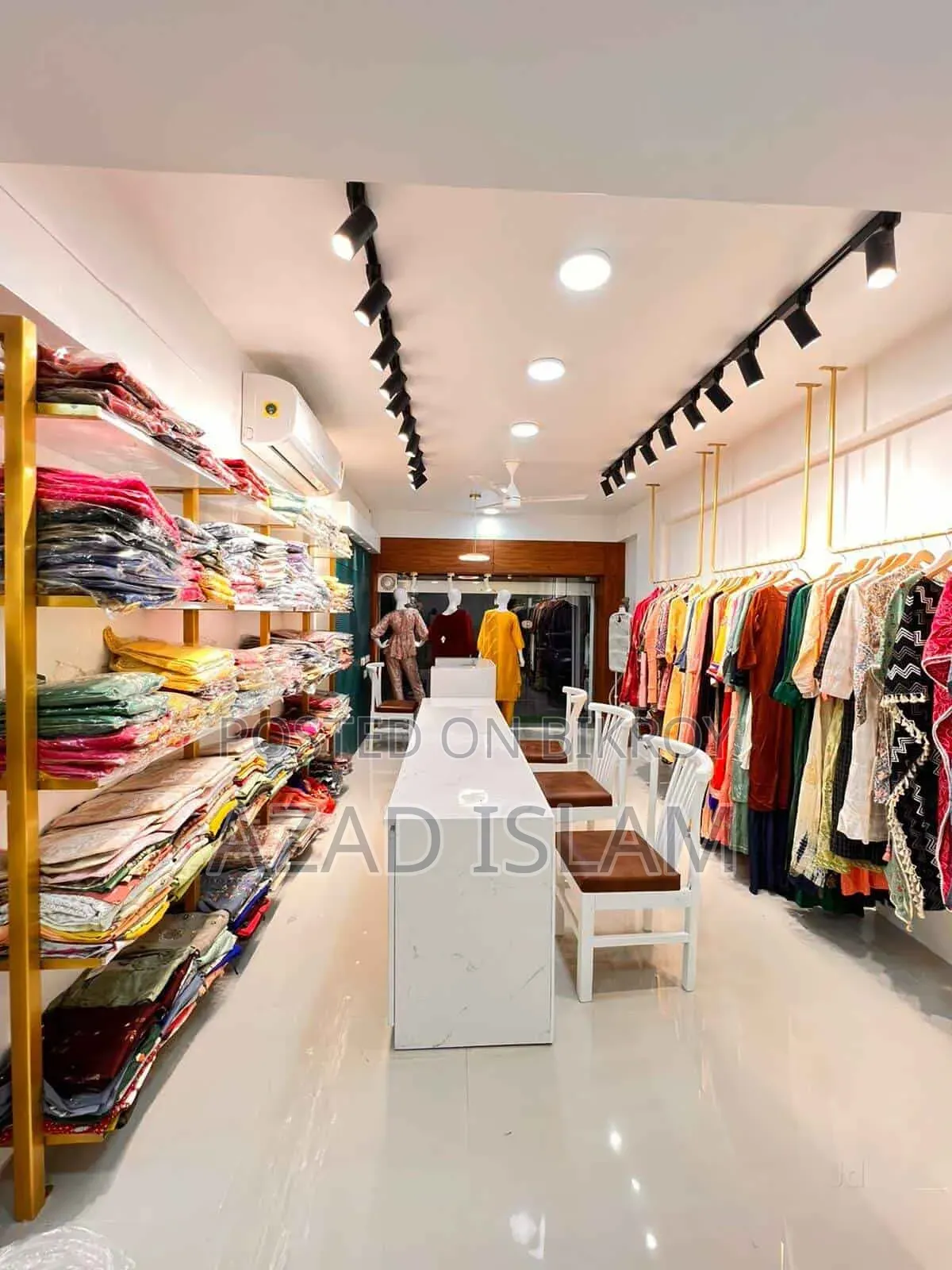 Staff needed for showroom