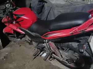 Honda CB 2011 Red