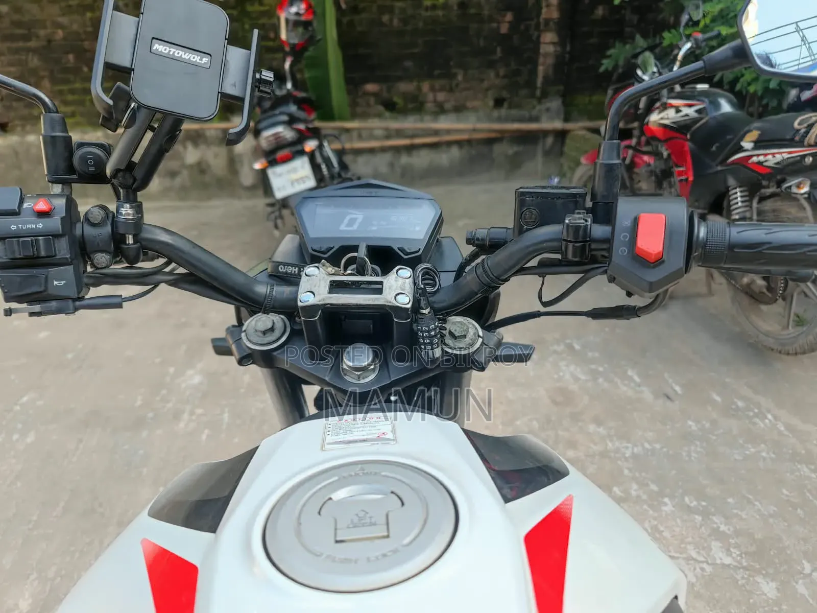 Hero Thriller 160R 2021 White