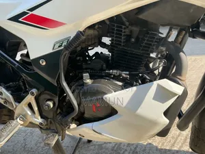 Hero Thriller 160R 2021 White