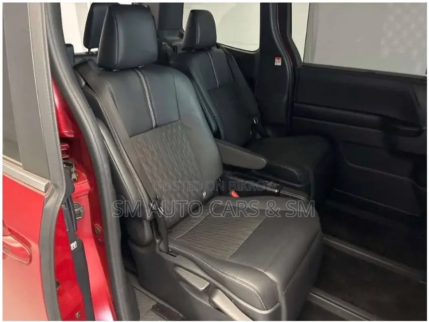 Toyota Noah 2023 Red