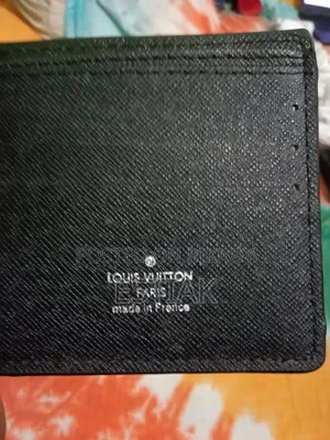 Louis Vuitton. >wallet