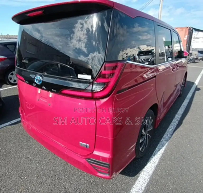Toyota Noah 2022 Red