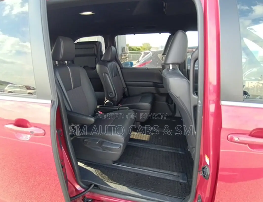 Toyota Noah 2022 Red