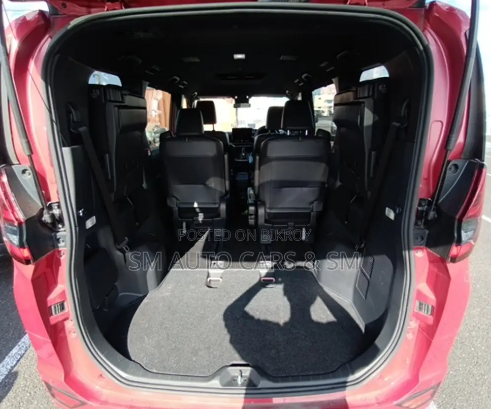 Toyota Noah 2022 Red