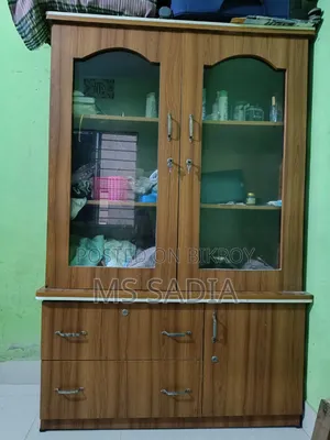 শোকেস আলমারি
