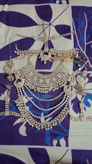 কুন্দন কাটের সেট বিক্রি হবে