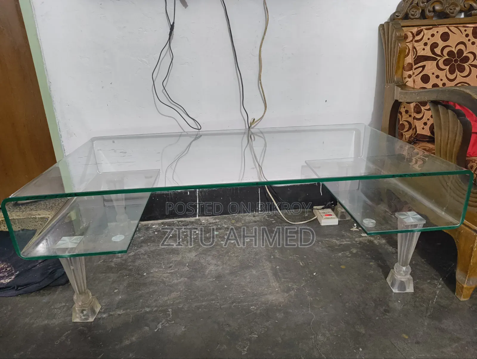Stylish Center Glass Table for Sale – Good Condition