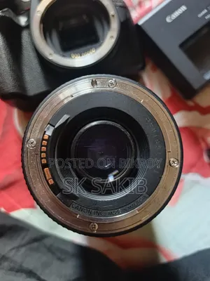 Canon 1300D.