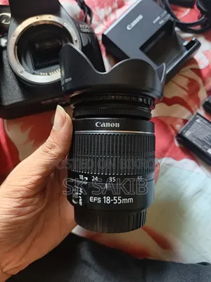 Canon 1300D.