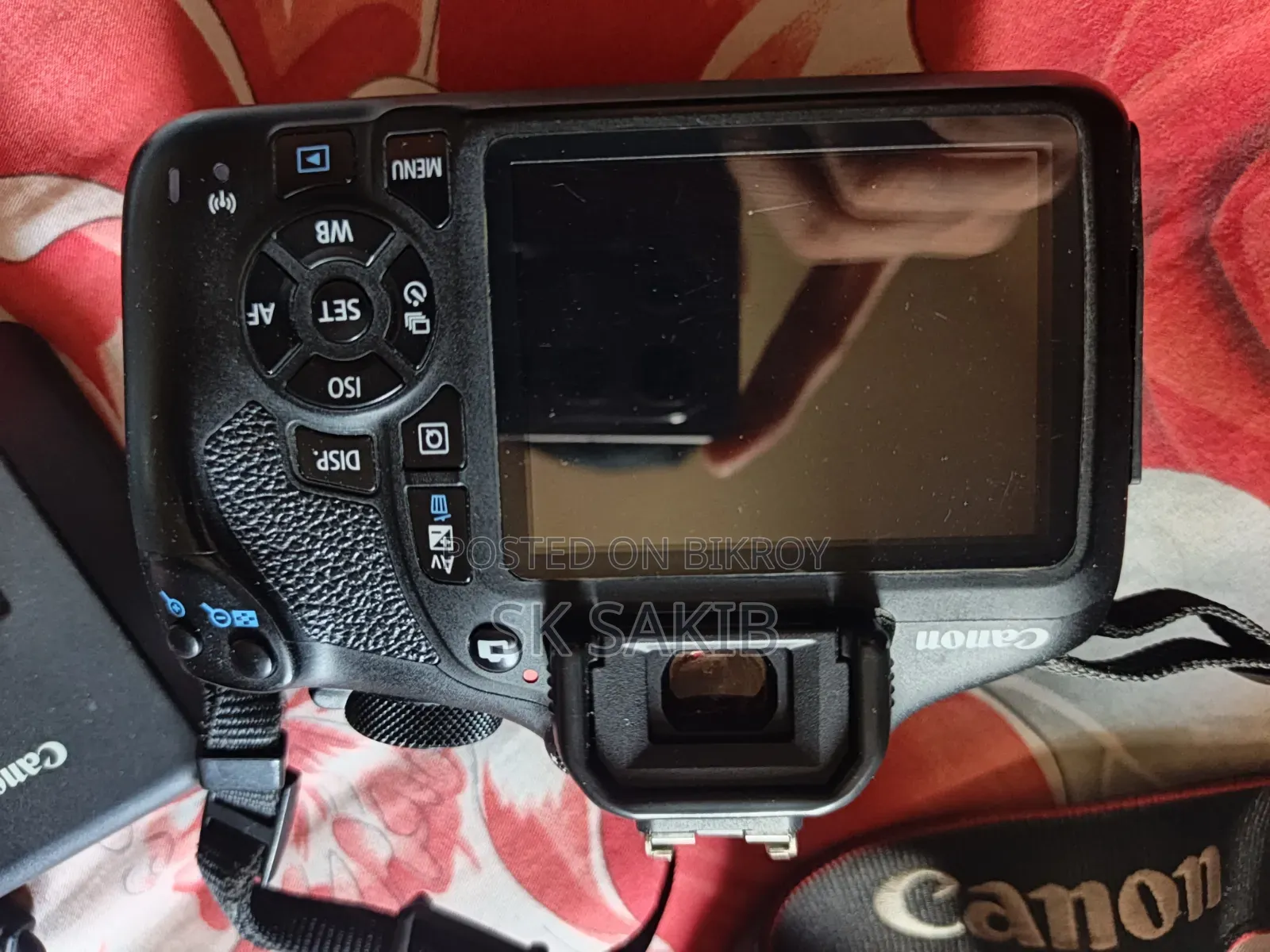 Canon 1300D.