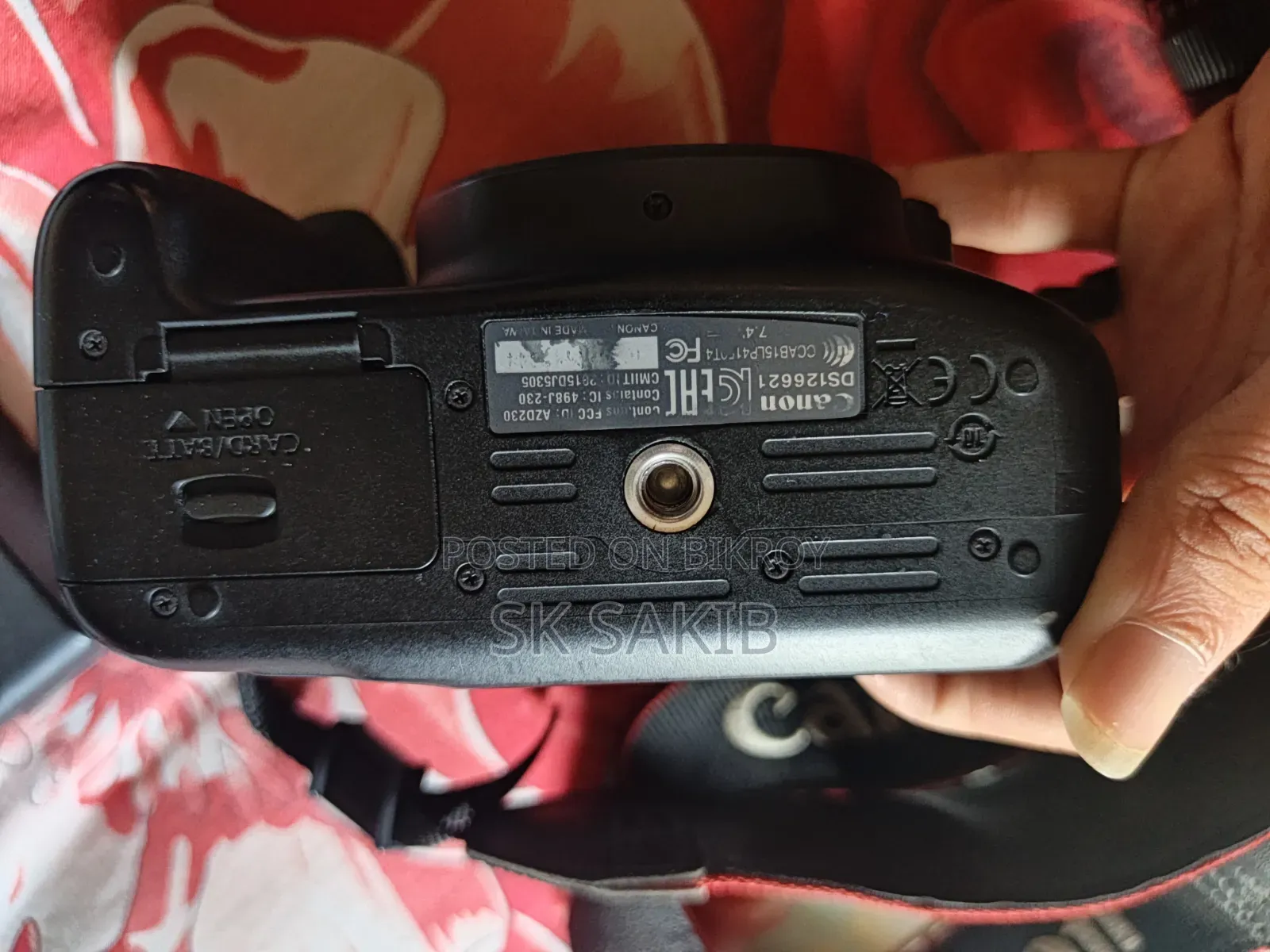 Canon 1300D.