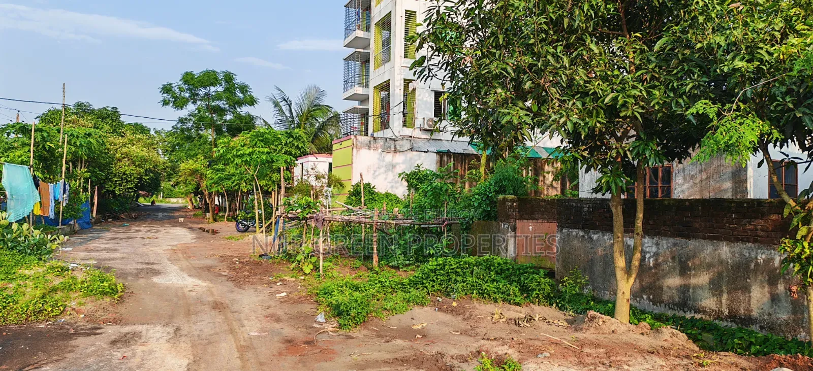 ৩ কাঠা প্লট বিক্রি করা হবে  ৭৫ ফিট রোডের সাথে টিনসিট বাড়ি করা