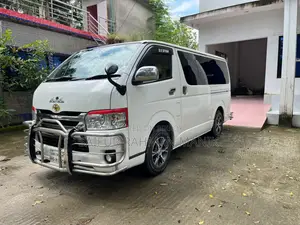 Toyota HiAce 2017