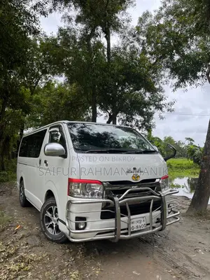 Toyota HiAce 2017