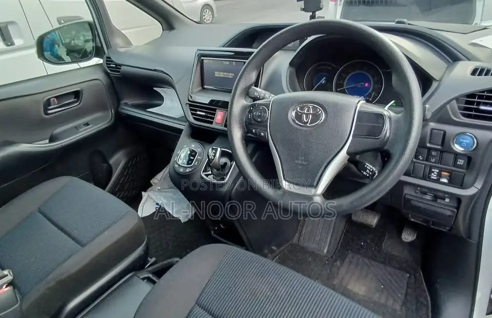 Toyota Noah 1.8 FWD Hybrid (7 seater) 2021 Pearl