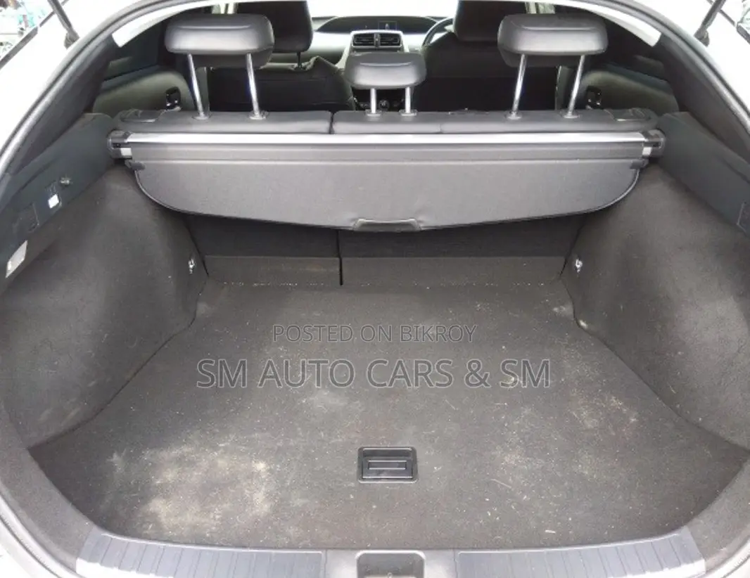 Toyota Prius 2021 Pearl