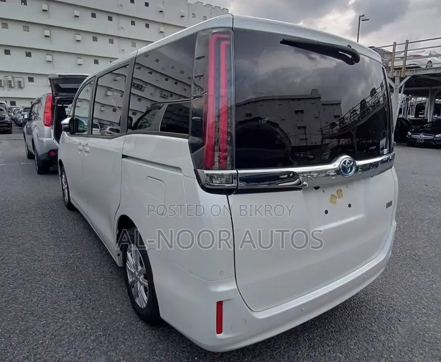 Toyota Noah 1.8 FWD Hybrid (7 seater) 2021 Pearl