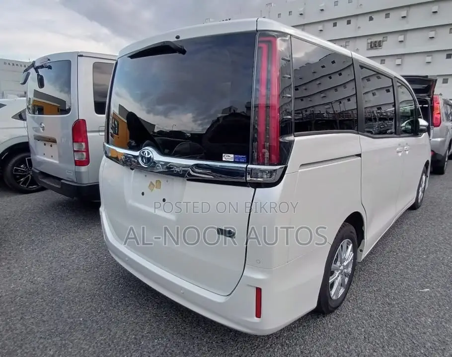 Toyota Noah 1.8 FWD Hybrid (7 seater) 2021 Pearl