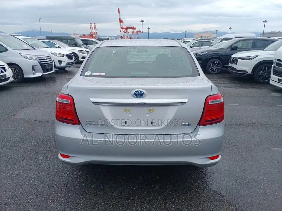 Toyota Axio 2021 Silver