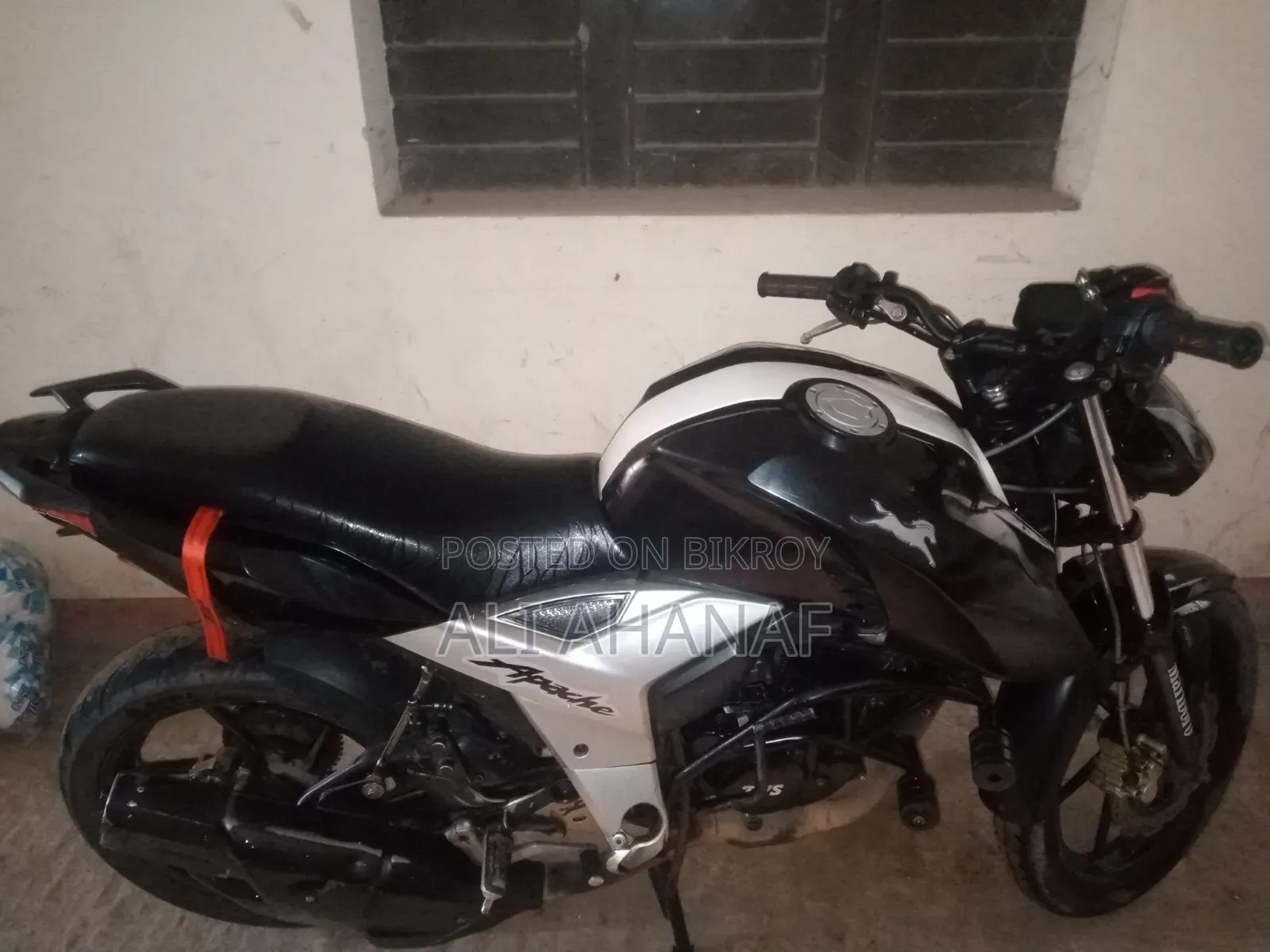 TVS Apache RTR 160 4V 2022 Black