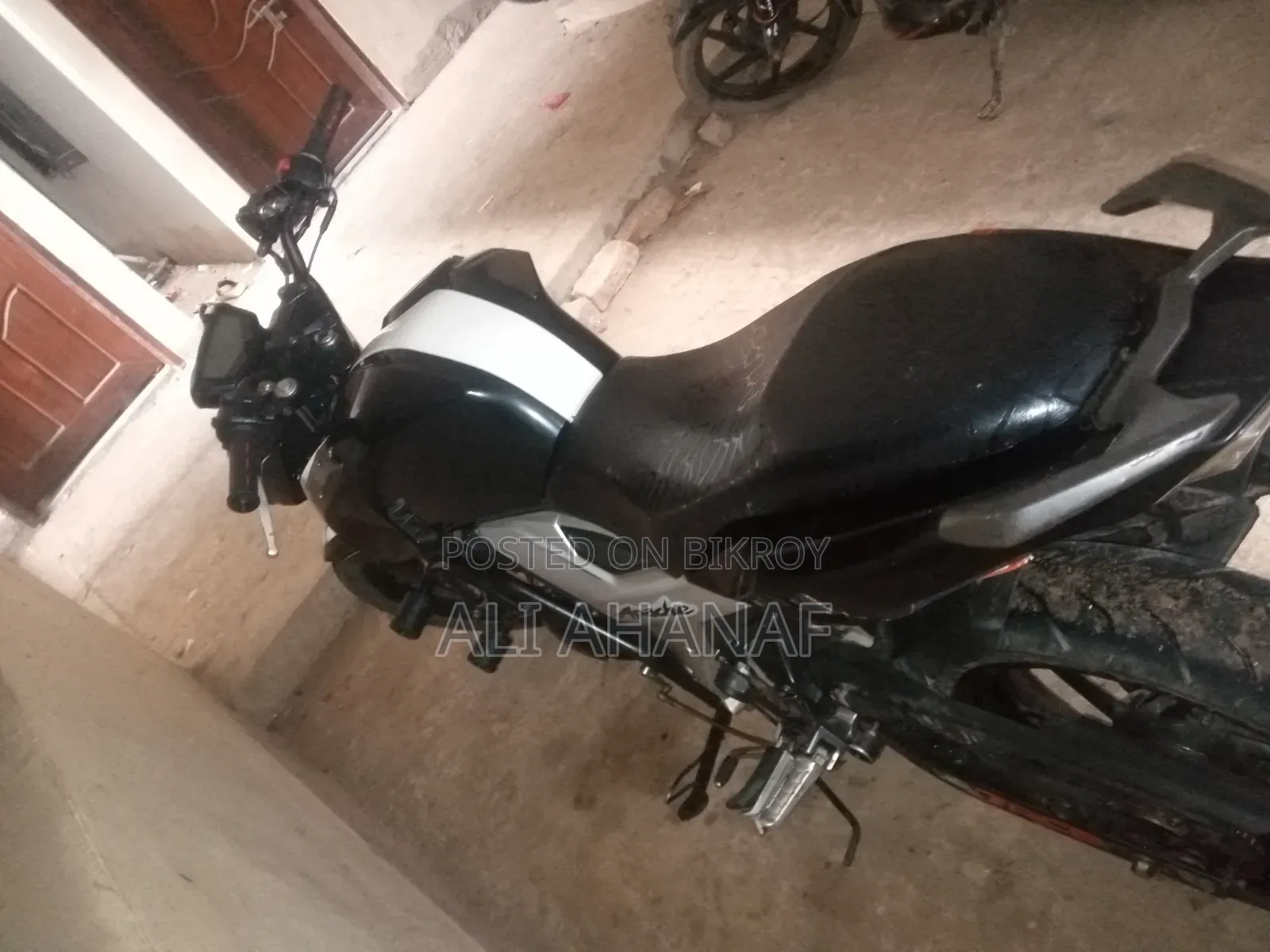 TVS Apache RTR 160 4V 2022 Black