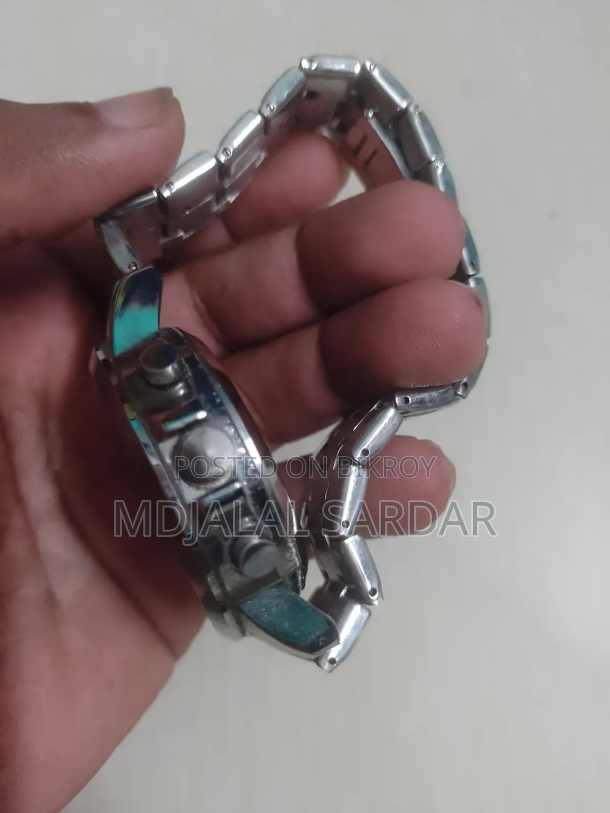 ঘড়ি  অনেক ভালো মানের
