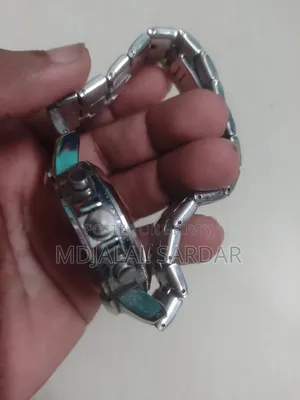 ঘড়ি  অনেক ভালো মানের