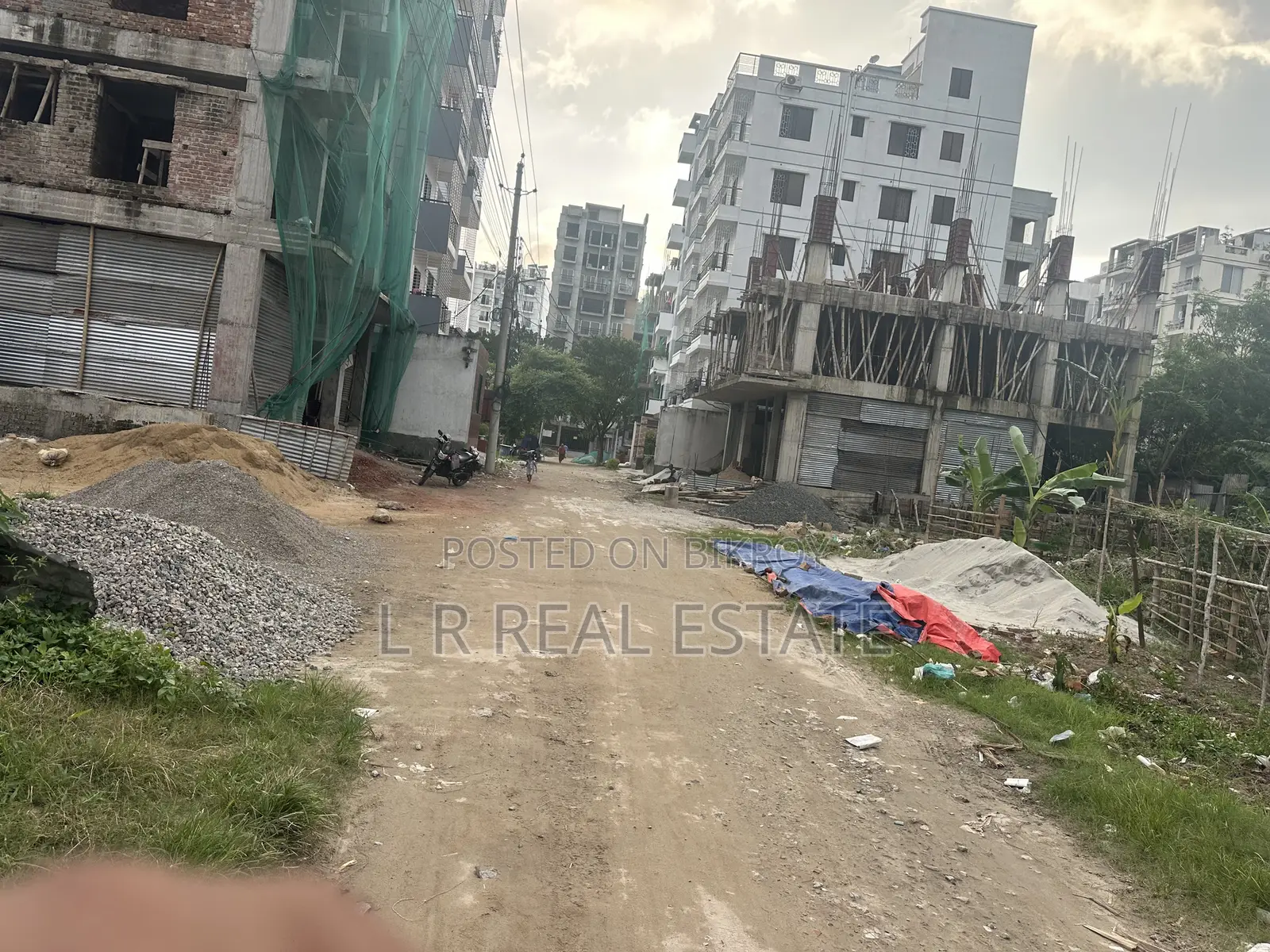 L Block,3-Katha,South-Face,Plot Urgent Sell,Bashundhara R/A