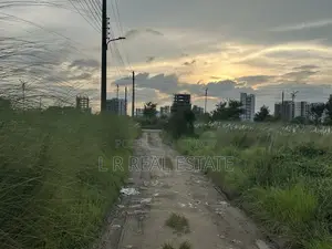 Block-L,(3+3)=6 Katha,Face- South,Near-130' Road,Bashundhara R/A