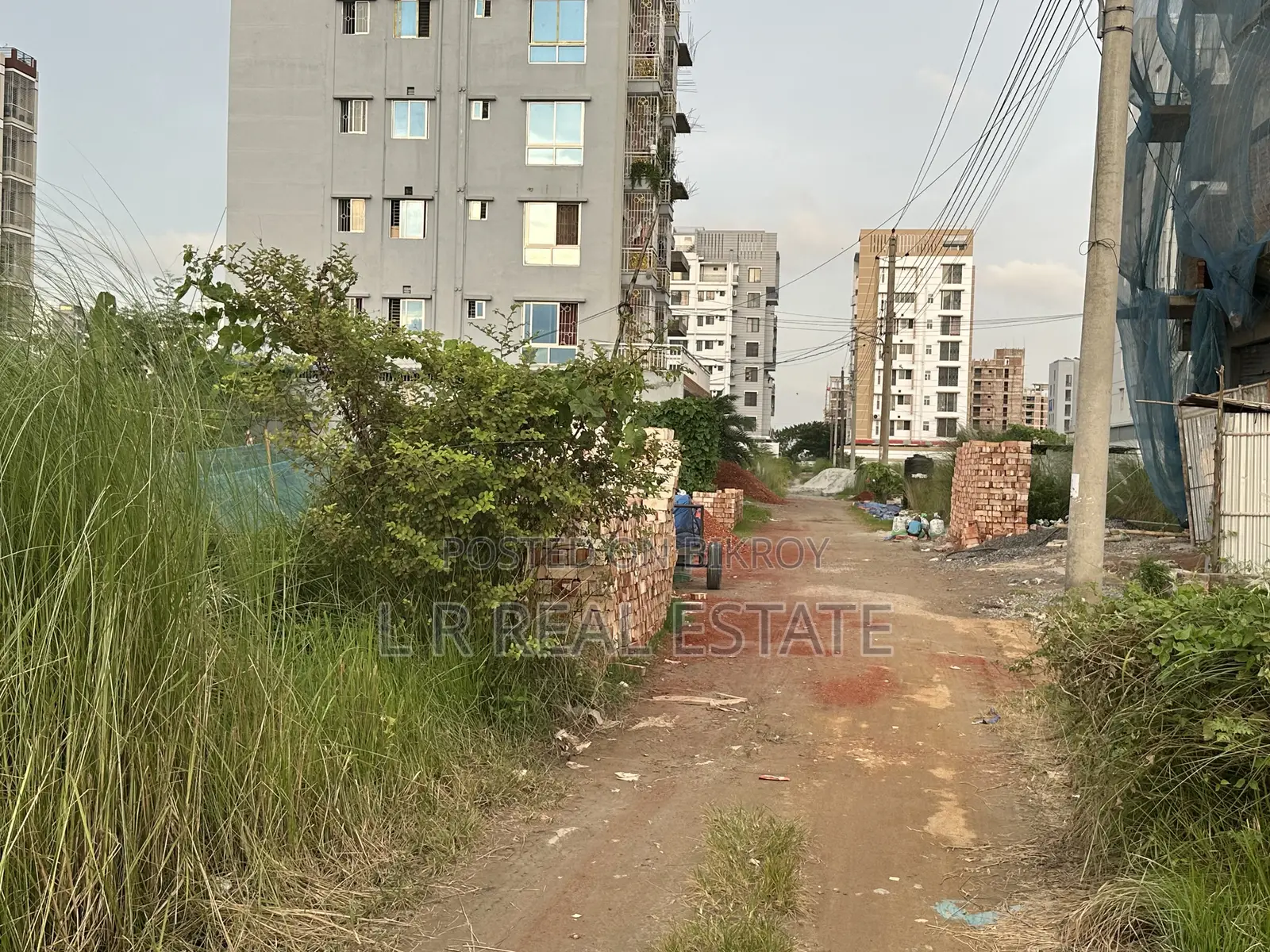 Block-L,(3+3)=6 Katha,Face- South,Near-130' Road,Bashundhara R/A