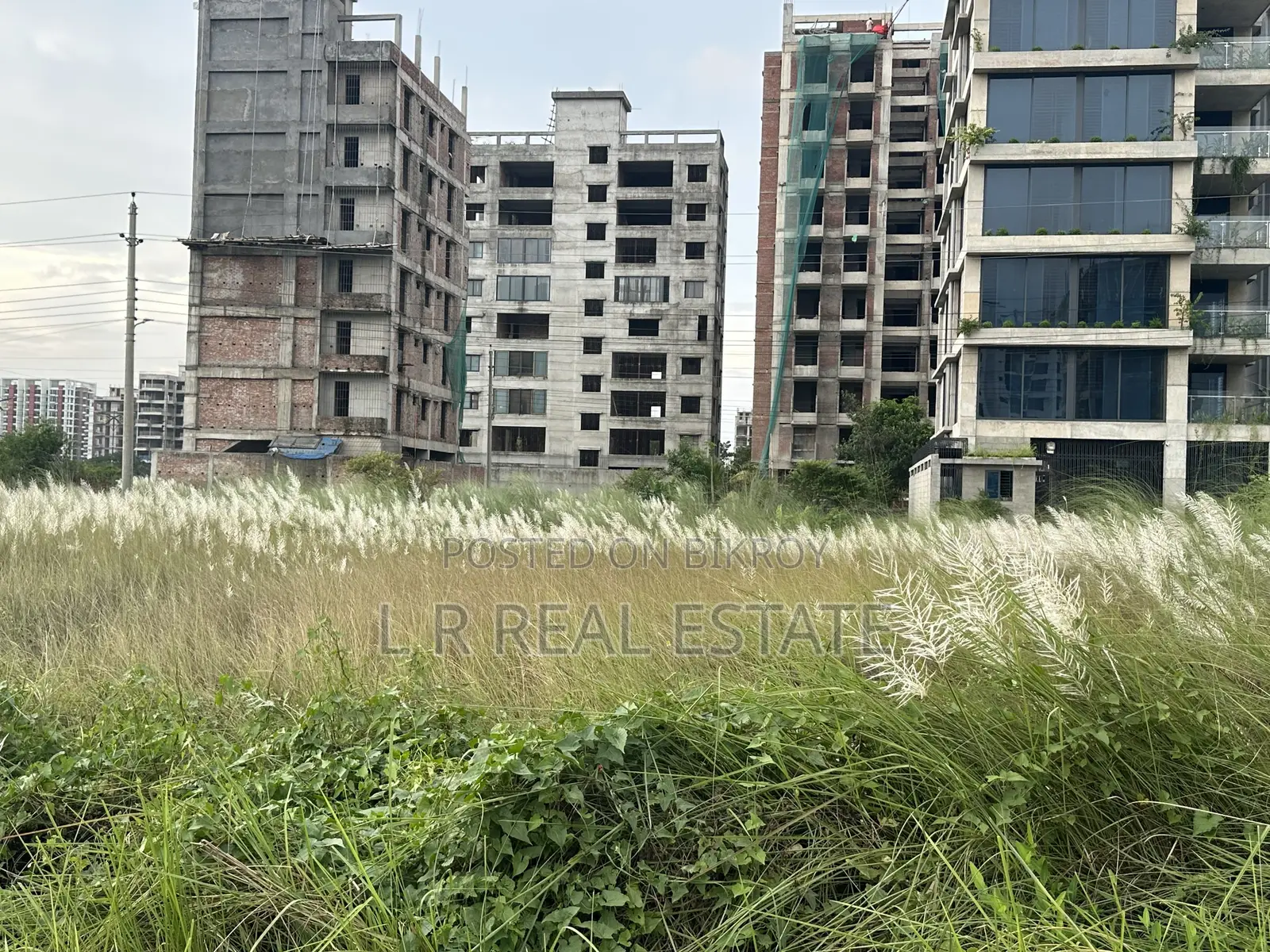 Block-L,(3+3)=6 Katha,Face- South,Near-130' Road,Bashundhara R/A