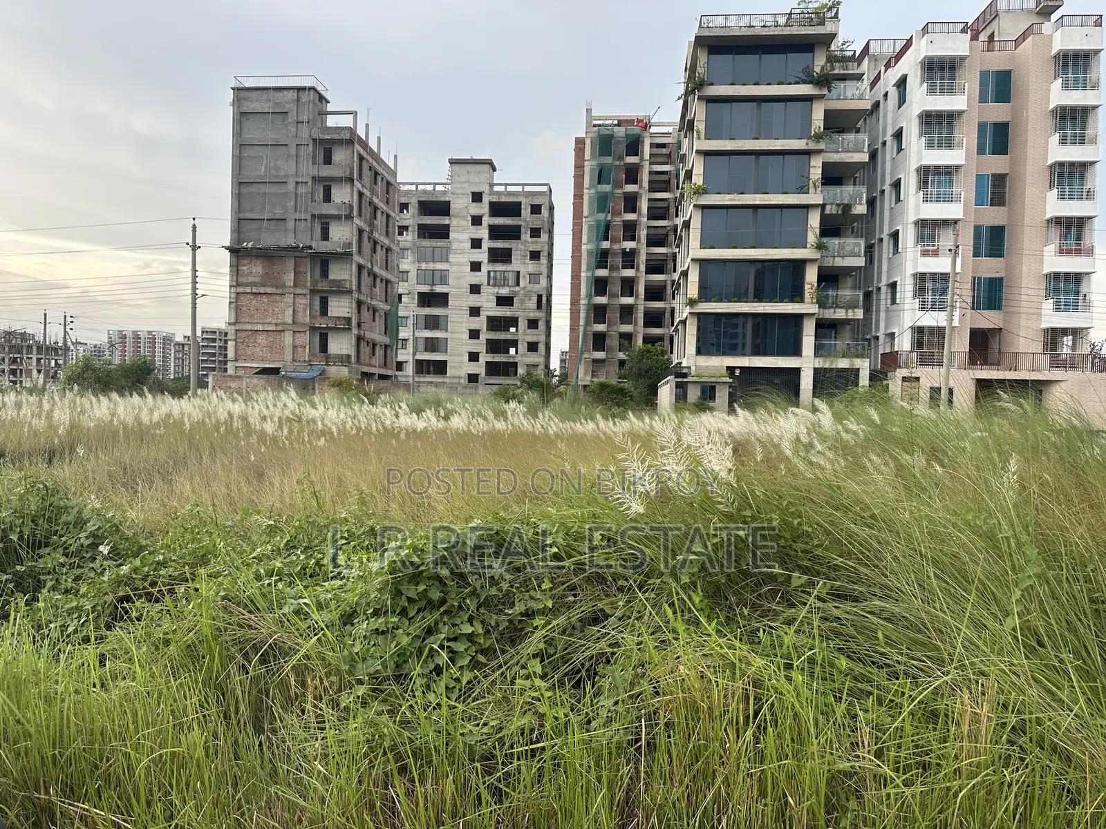 Block-L,(3+3)=6 Katha,Face- South,Near-130' Road,Bashundhara R/A