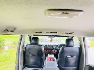 Toyota HiAce 2005 Grey