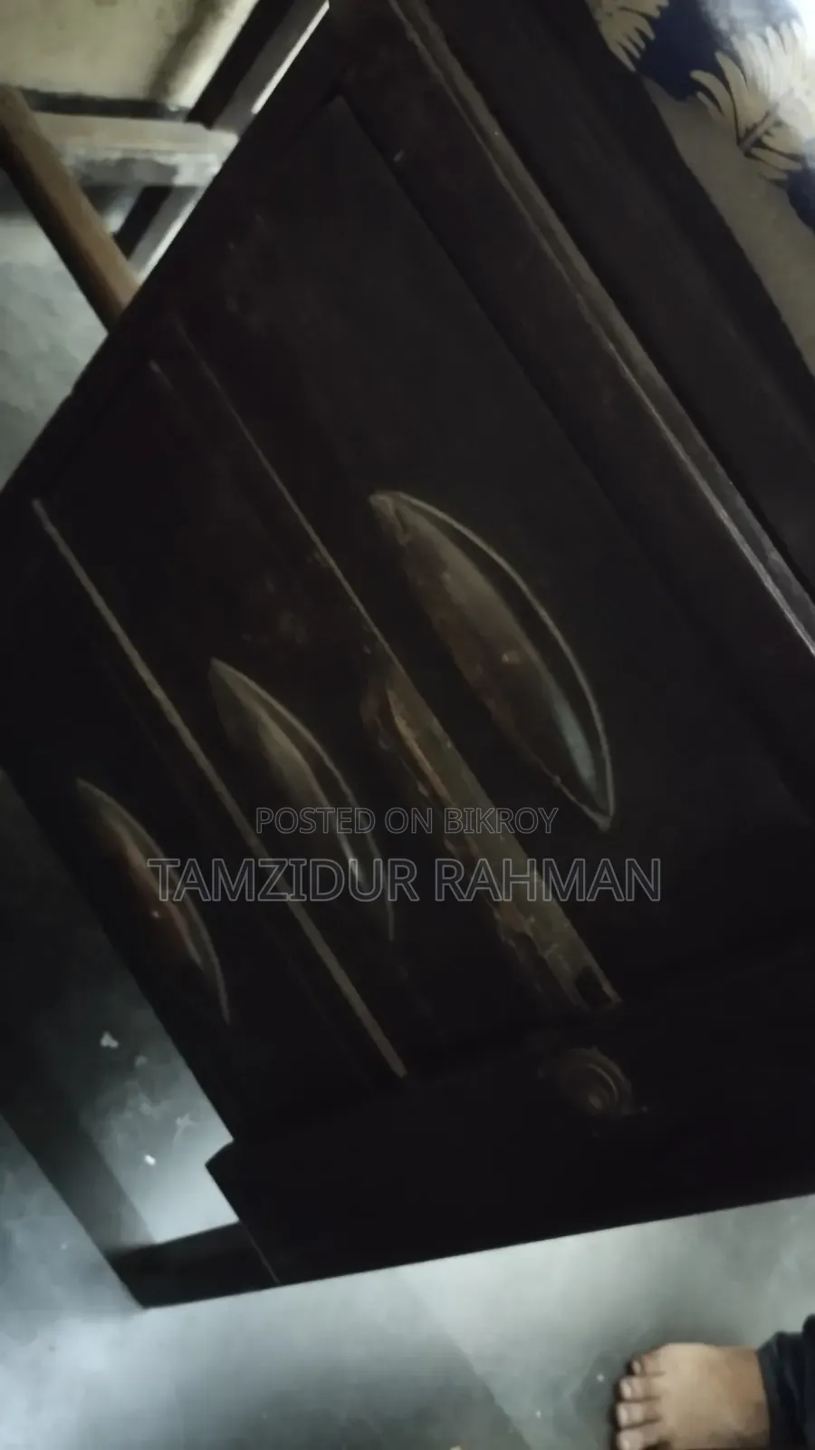 কাঠের শক্ত টেবিল বিক্রি হবে আর্জেন্ট
