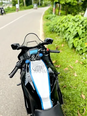 Yamaha R15M 2023 Silver