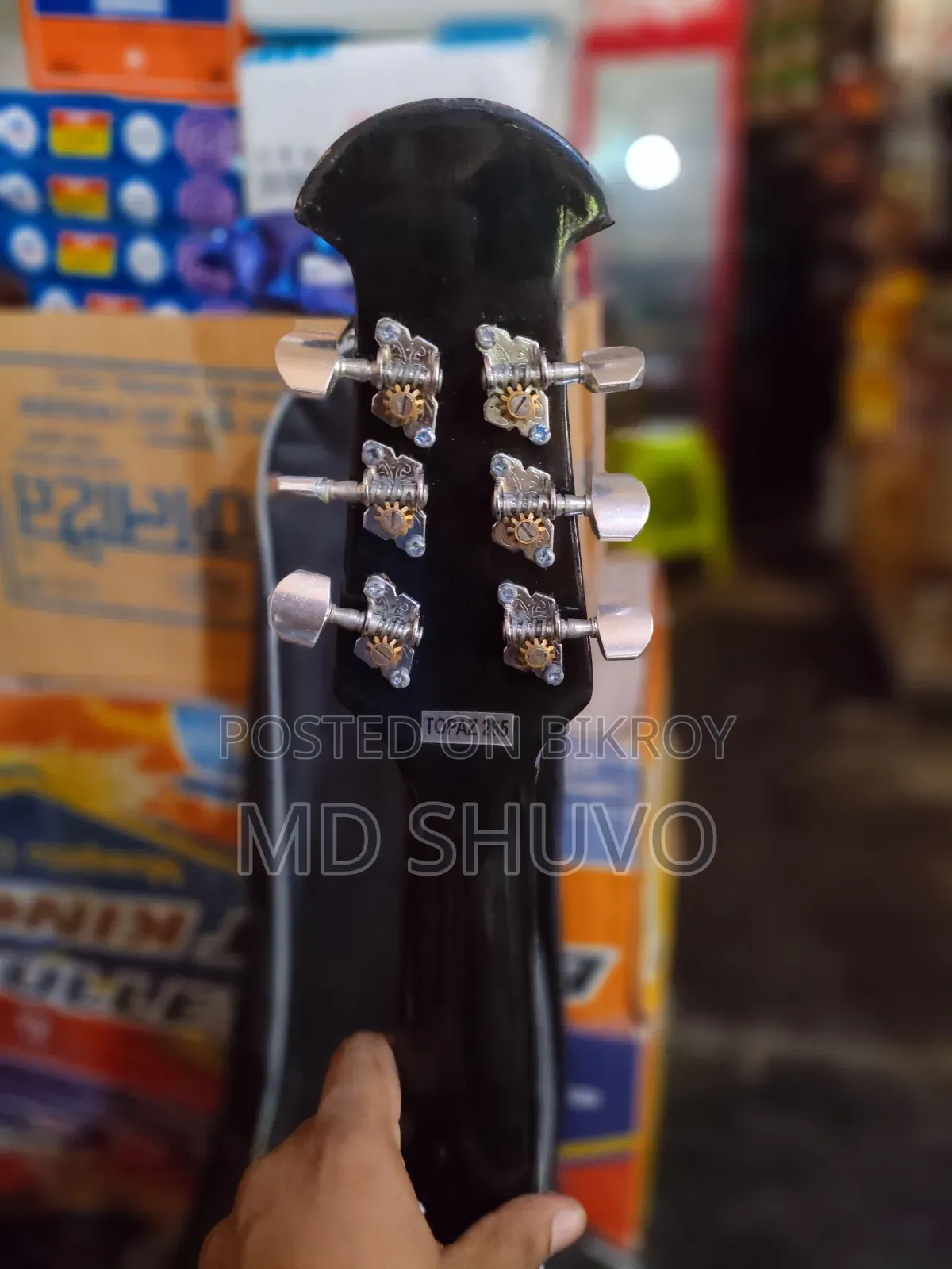 Signature গিটার ইমারজেন্সি বিক্রি করবো