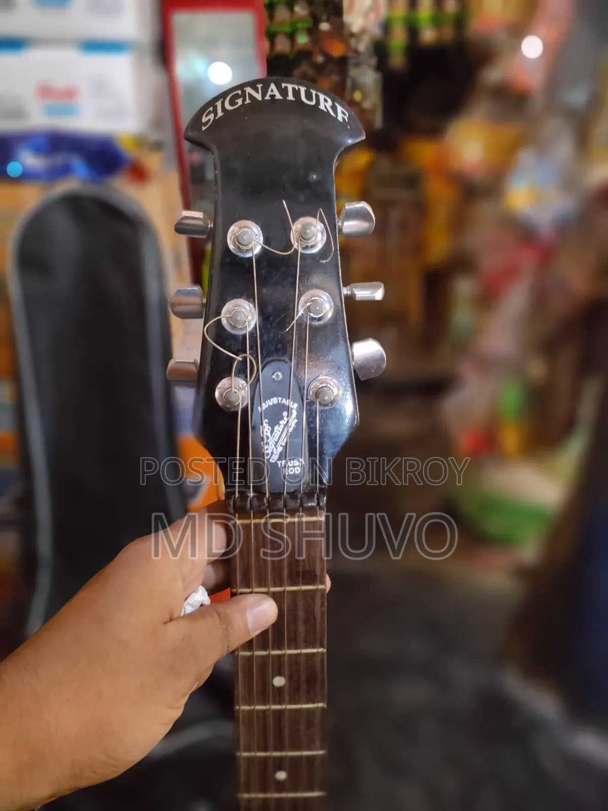 Signature গিটার ইমারজেন্সি বিক্রি করবো