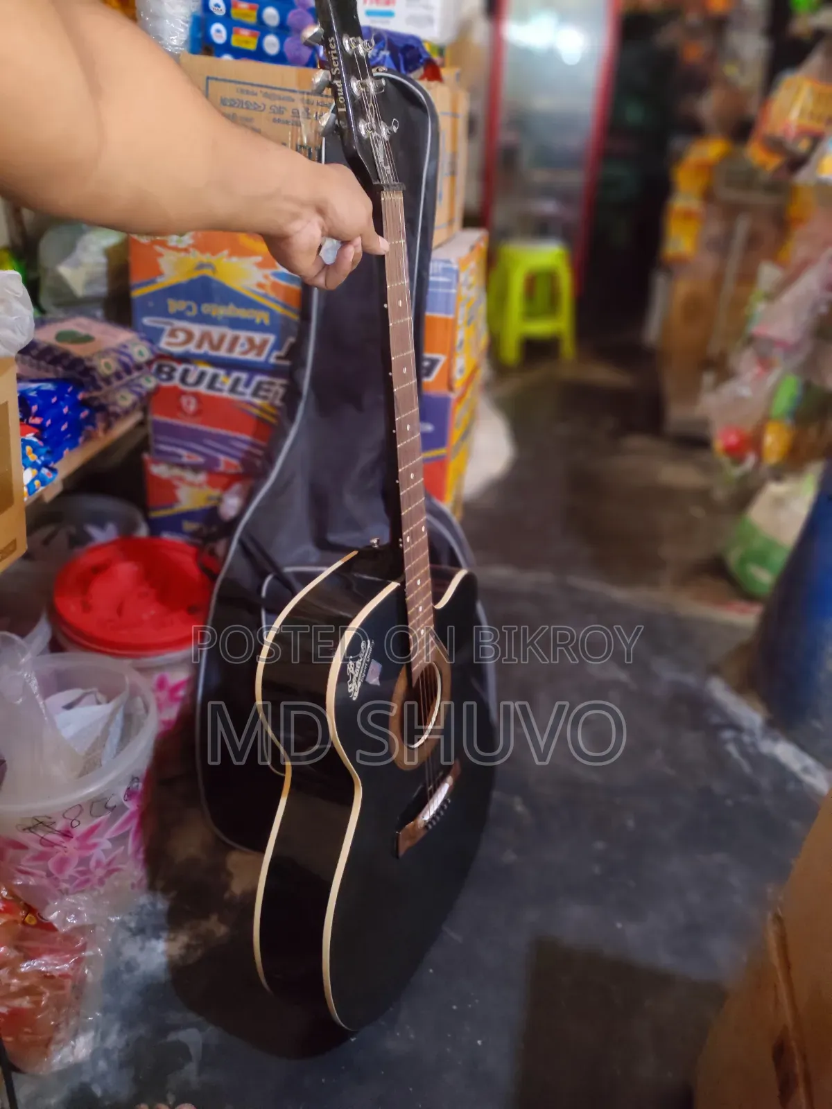Signature গিটার ইমারজেন্সি বিক্রি করবো