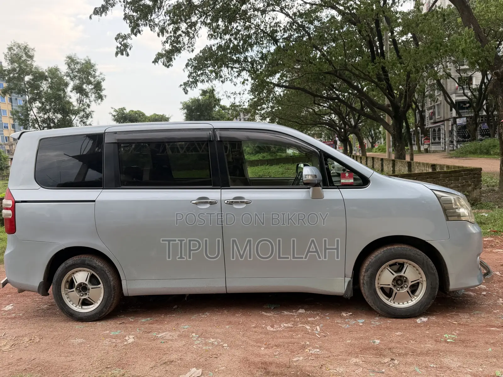 Toyota Noah 2011 Blue