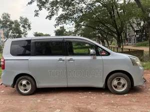 Toyota Noah 2011 Blue